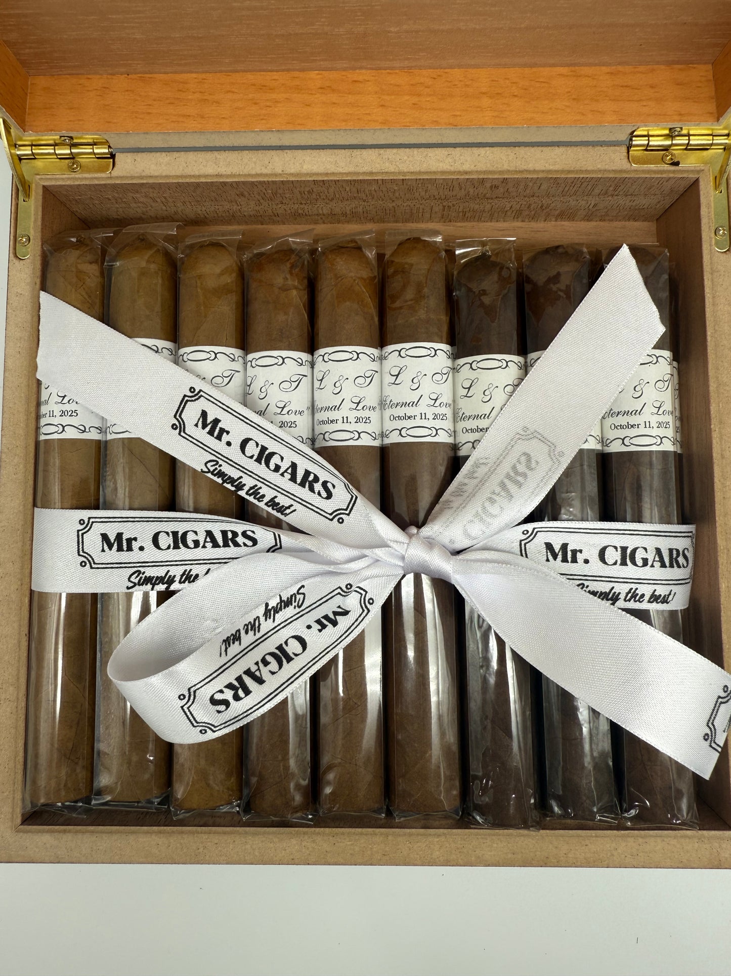 Personalized Humidors with 20 Premium Cigars